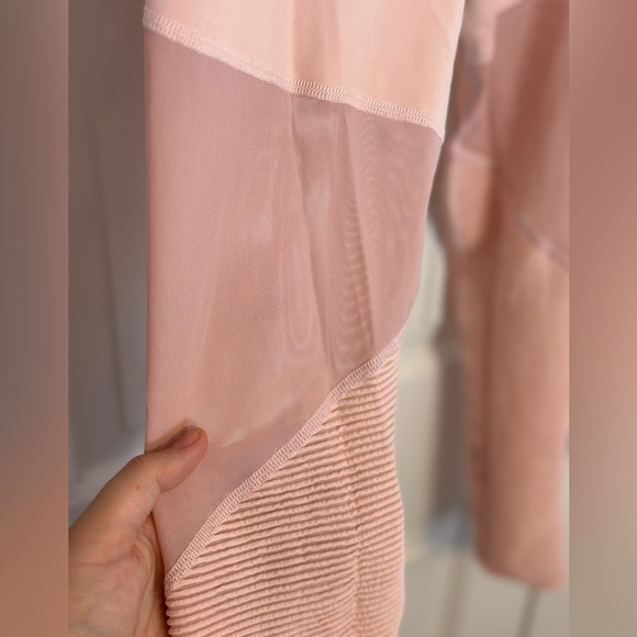 Beloforte Los Ángeles crafted mesh leggings. Pink color. Size Small. - Picture 6 of 6
